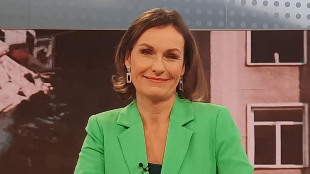 Anja Kueppers-Mckinnon, broadcast journalist and anchor at DW.